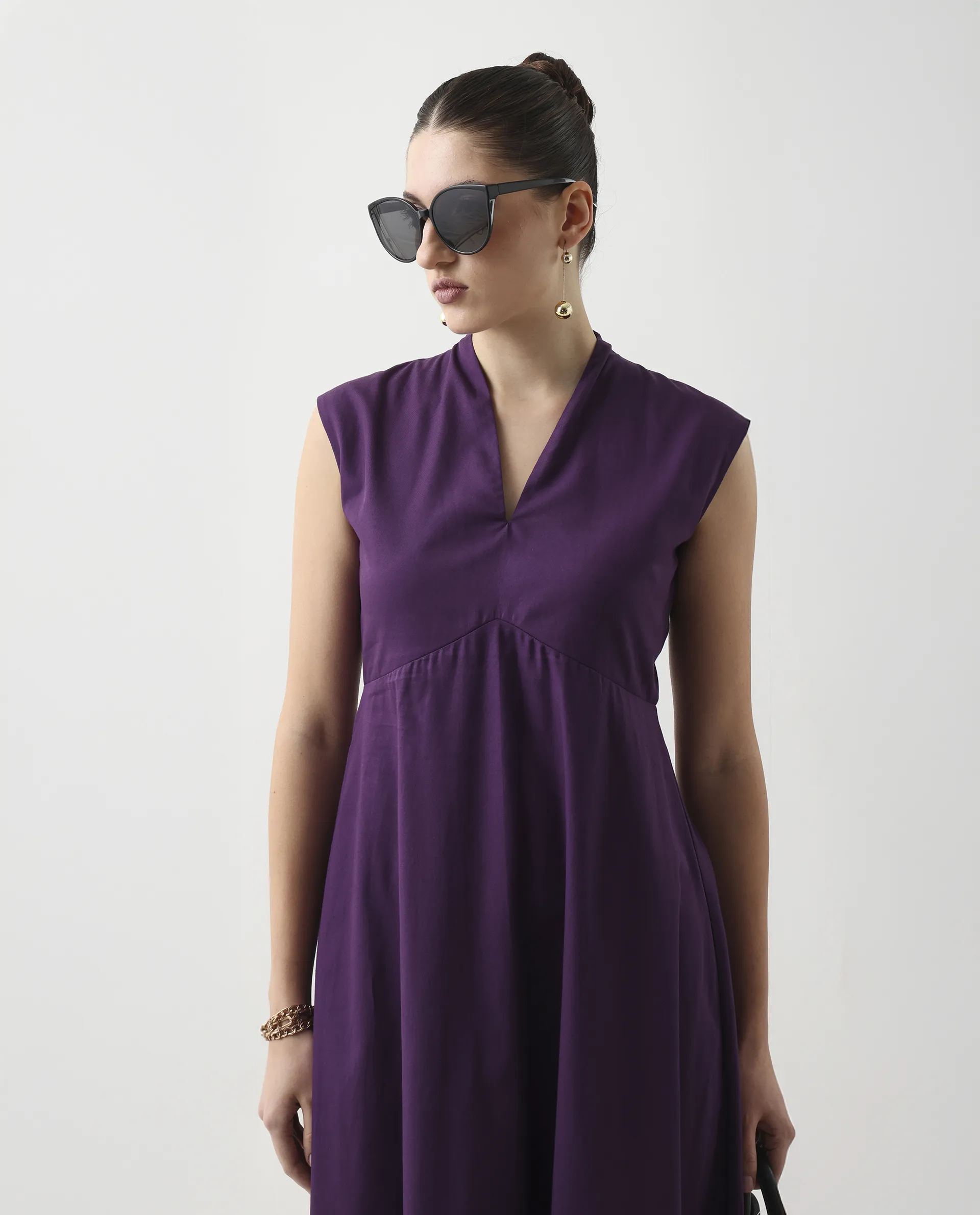 Rareism Women's Jenshi Purple Cotton Blend Sleeveless V-Neck Fit And Flare Fit Plain Dress - Image 4