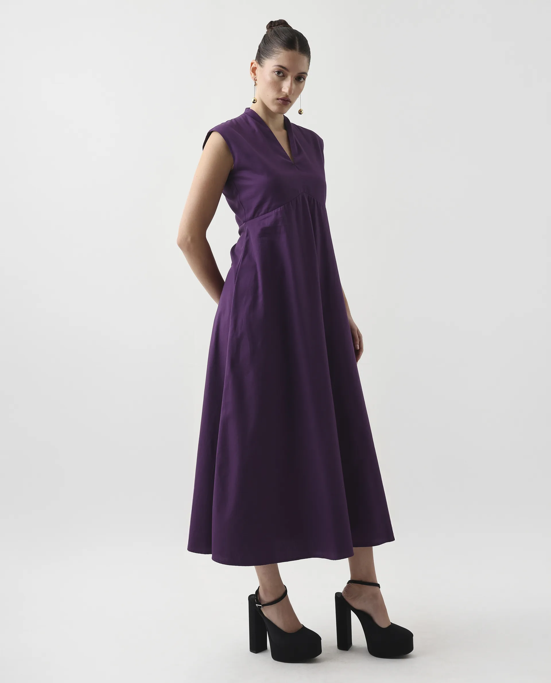 Rareism Women's Jenshi Purple Cotton Blend Sleeveless V-Neck Fit And Flare Fit Plain Dress - Image 5