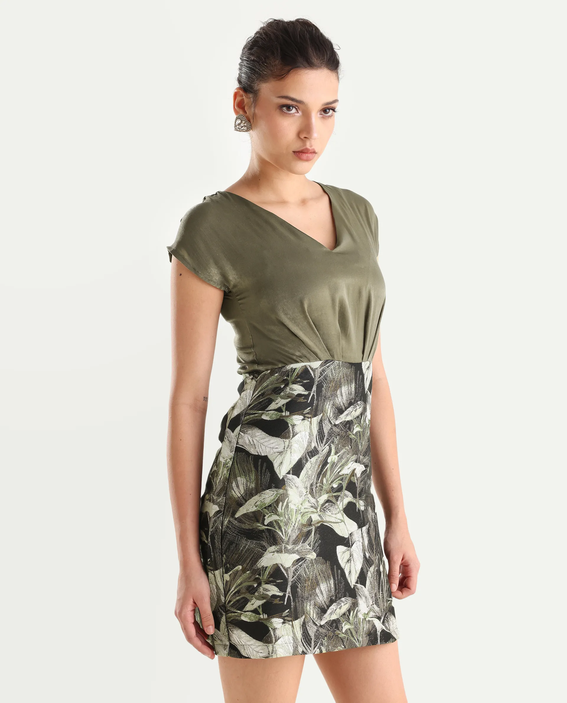 Rareism Women's Ventil Multi Satin V-Neck Jacquard Sleeveless Mini Fitted Dress - Image 5