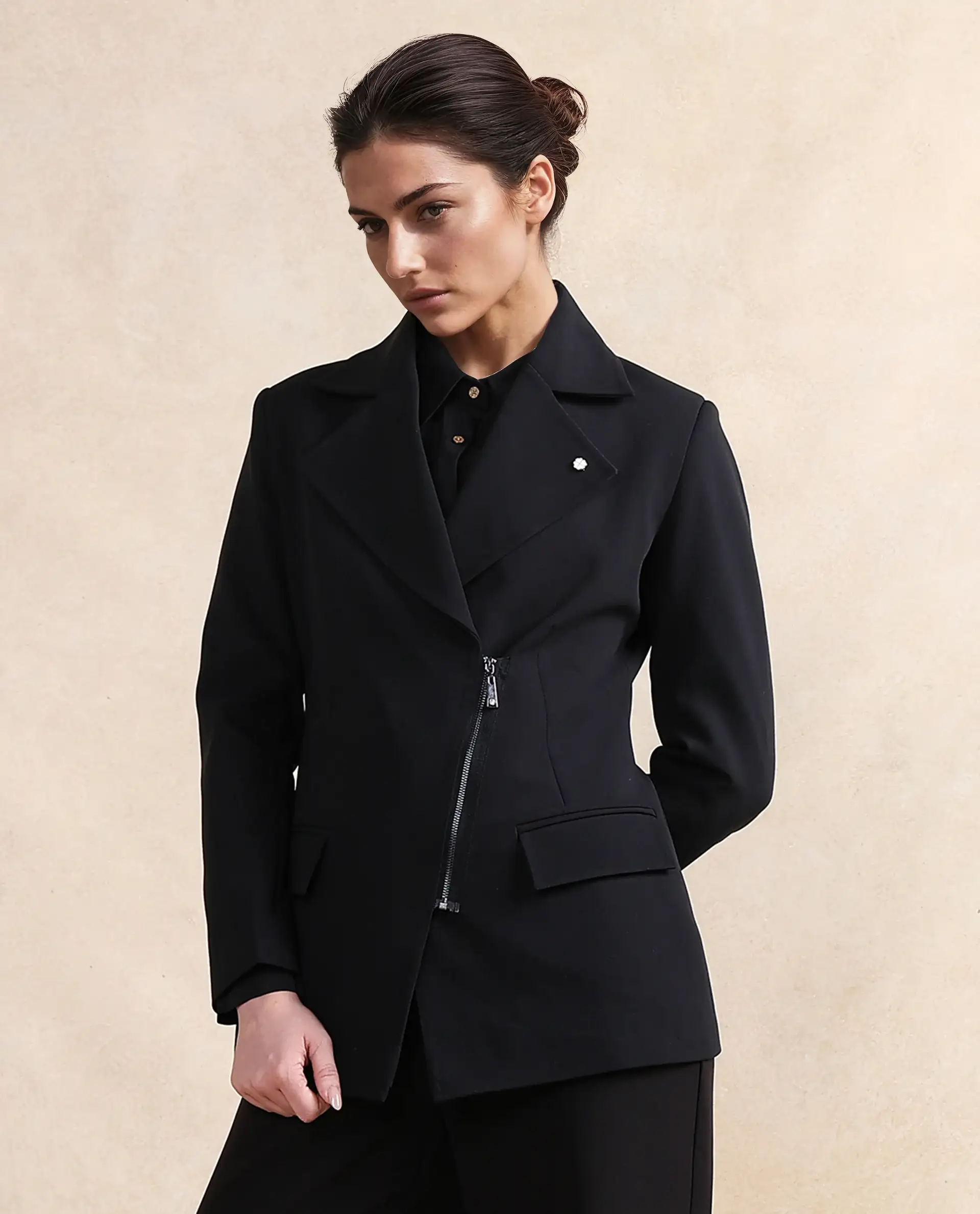 Rareism Women's Versto Black Lapel Neck Plain Regular Fit Jacket